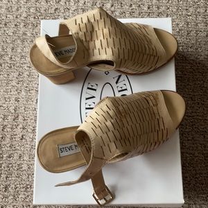 Steve Madden size 8.5 sandals. Have a rustic look on outside. Worn…